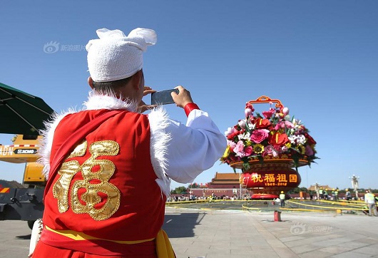 慶十一迎國慶，大型鋼結(jié)構(gòu)花籃亮相天安門廣場