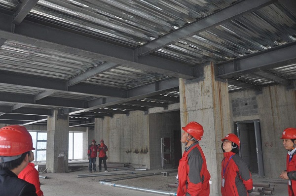 鋼結(jié)構(gòu)和混凝土建筑，對(duì)比一下就知道哪個(gè)適合建廠房